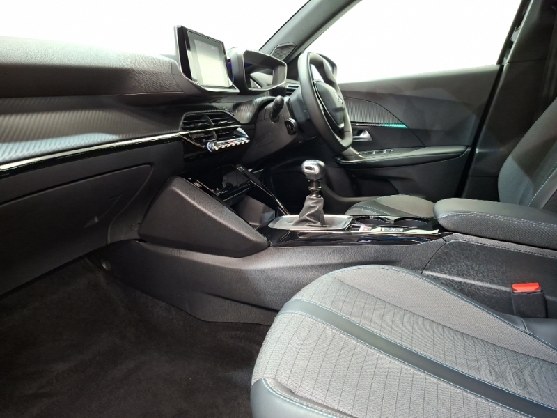 Peugeot 2008 1.2 Puretech Allure Premium Black #5