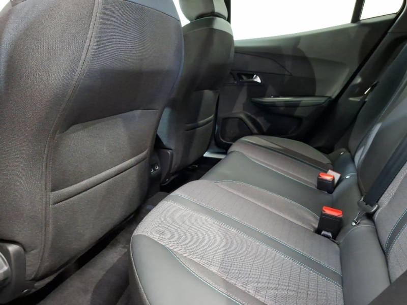 Peugeot 2008 1.2 Puretech Allure Premium Black #6