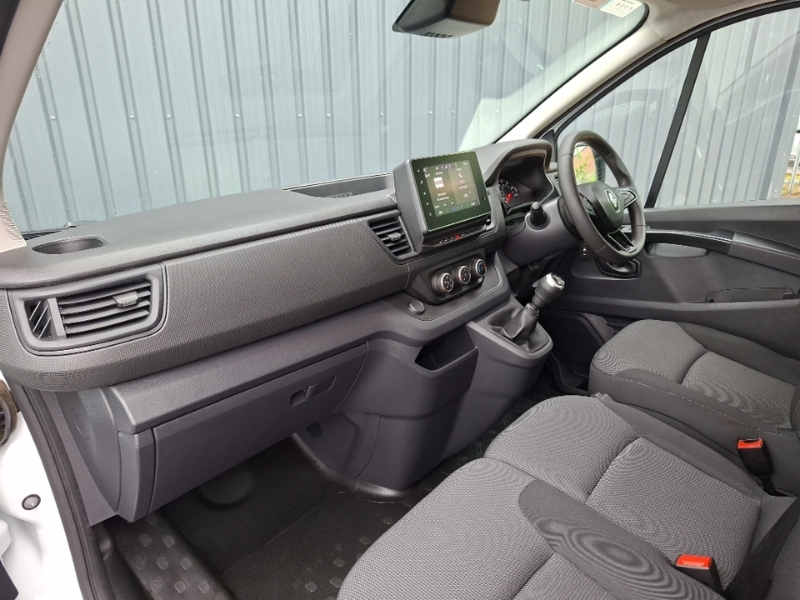 Renault Trafic Sl30 Blue Dci 130 Advance Van White #3