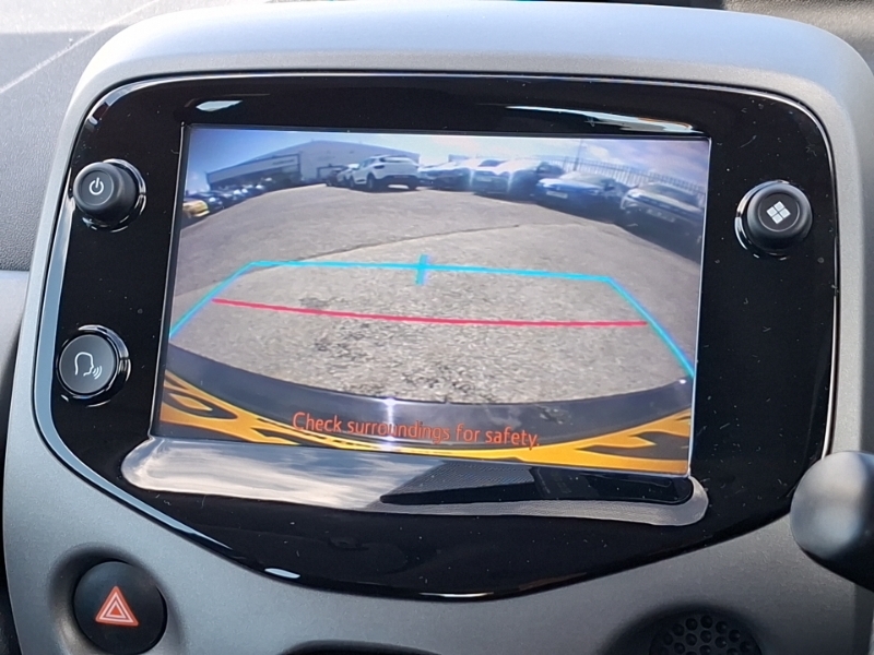 Toyota Aygo 1.0 Vvt-i X-play Red #9