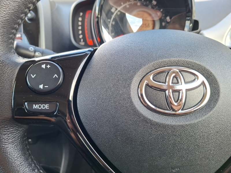 Toyota Aygo 1.0 Vvt-i X-play Red #12