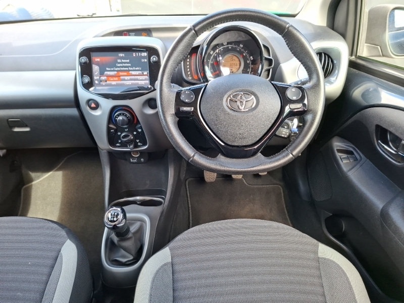 Toyota Aygo 1.0 Vvt-i X-play Red #8