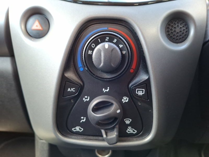 Toyota Aygo 1.0 Vvt-i X-play Red #16