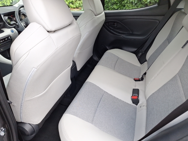Toyota Yaris 1.5 Hybrid Excel Cvt Panoramic Roof Grey #6