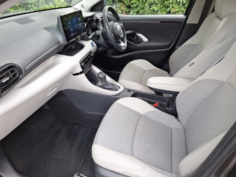 Toyota Yaris 1.5 Hybrid Excel Cvt Panoramic Roof Grey #5