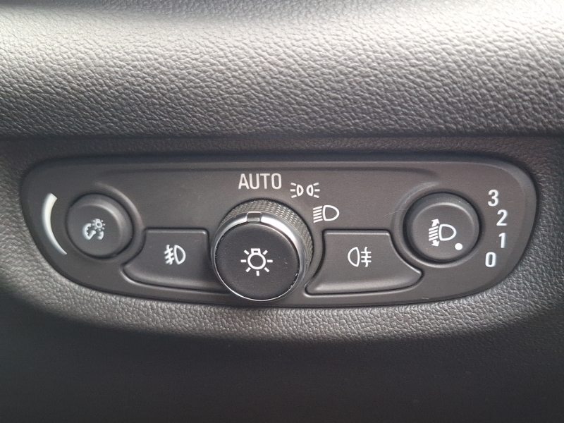 Vauxhall Insignia 1.5 Turbo D Se Edition  #17