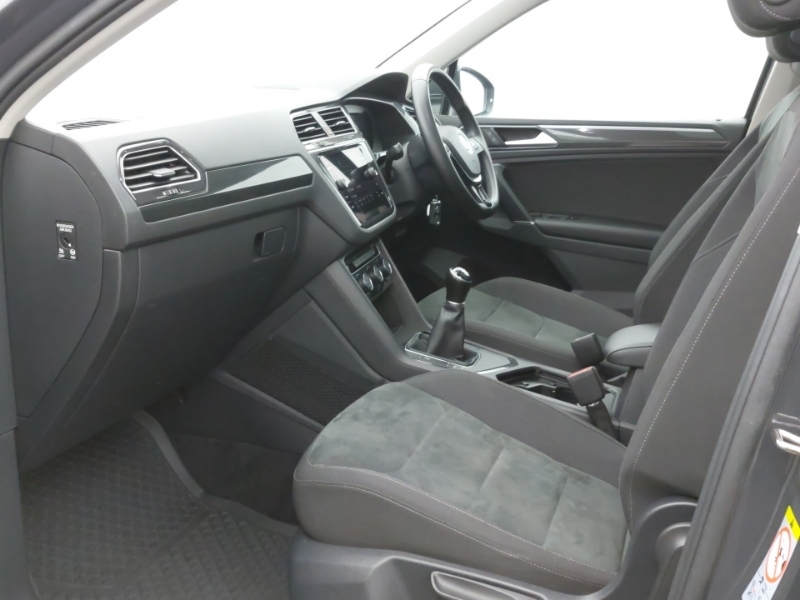 Volkswagen Tiguan Se Navigation White #5