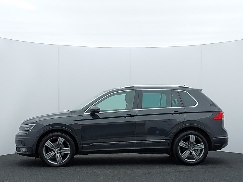 Volkswagen Tiguan Se Navigation White #4