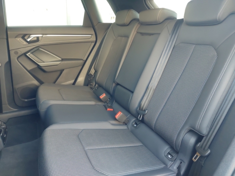 Audi Q3 35 Tfsi Black Edition S Tronic Black #6