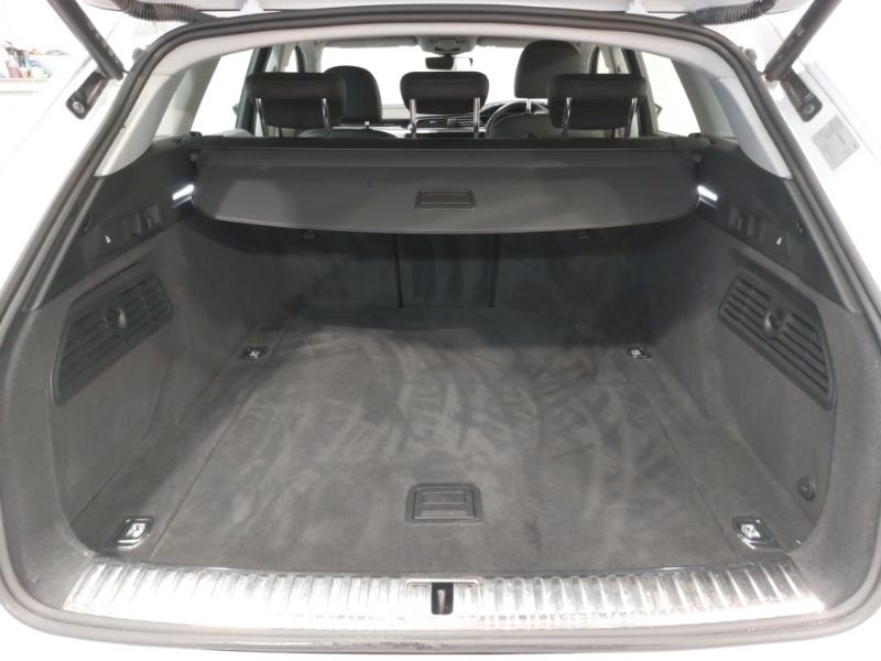 Audi Q8 e tron 300Kw 55 Quattro 114Kwh Launch Edition Black #18