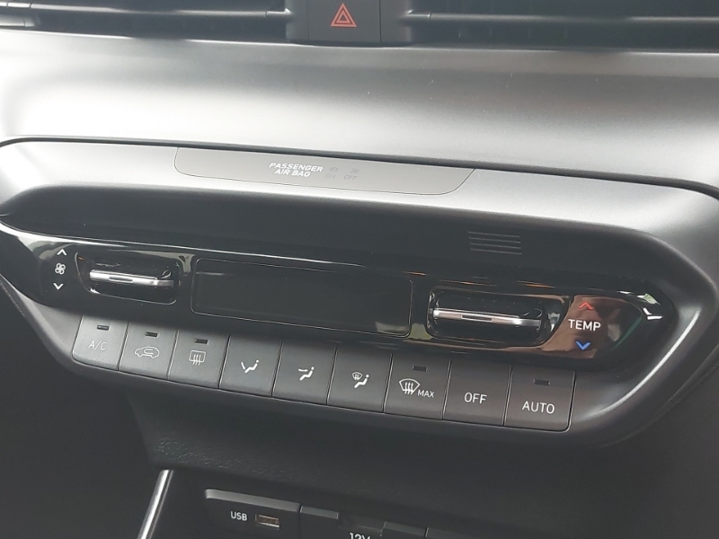 Hyundai Bayon Premium Black #15