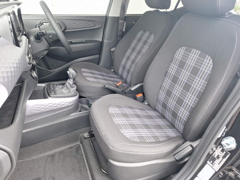 Hyundai I10 1.2 79 Premium Nav Black #5