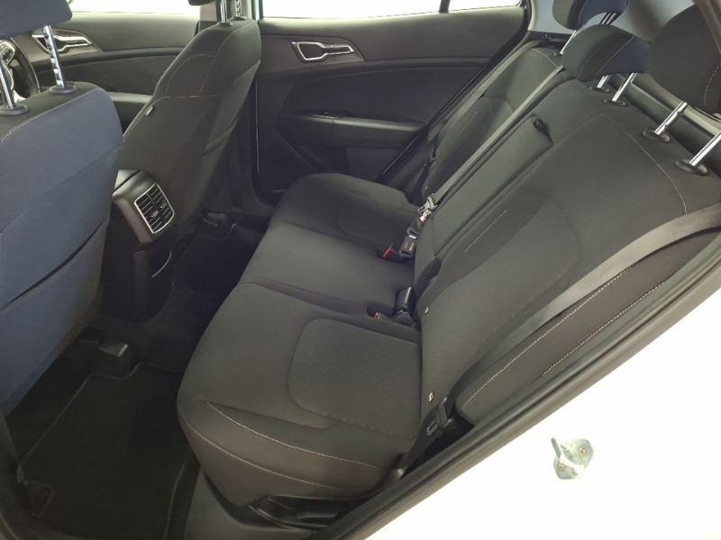 Kia Sportage 1.6 Crdi Isg 2 White #6