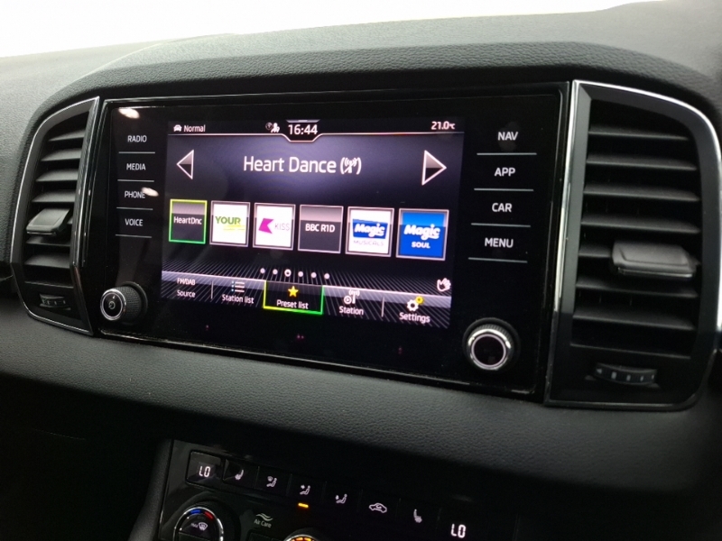 Skoda Karoq Se L Black #11
