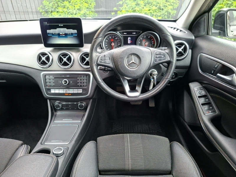 Mercedes-Benz GLA Class Gla 200 Amg Line Edition  #8
