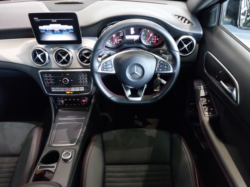 Mercedes-Benz GLA Class 180 Amg Line Edition Black #8