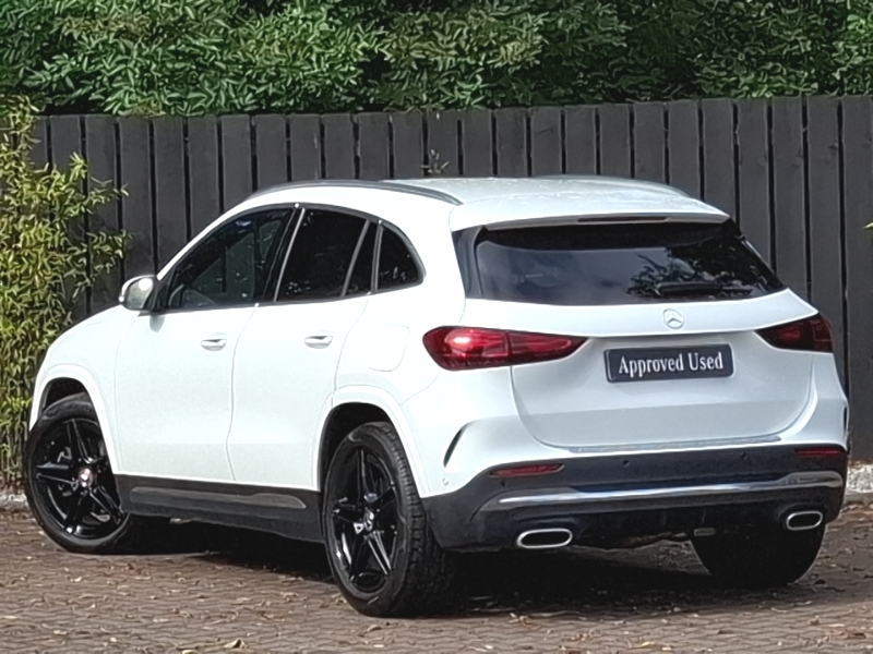 Mercedes-Benz GLA Class Gla 220D 4Matic Amg Line Executive White #2