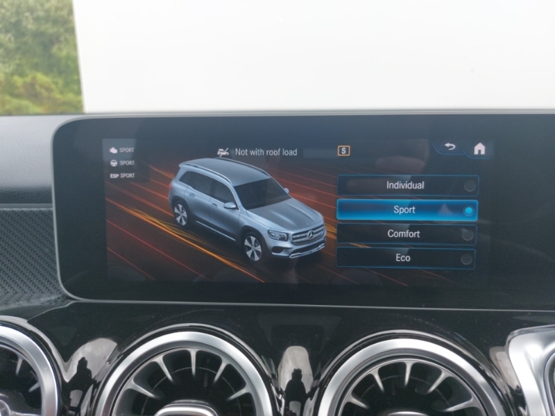 Mercedes-Benz GLB Class Glb 200 Amg Line Premium Red #16