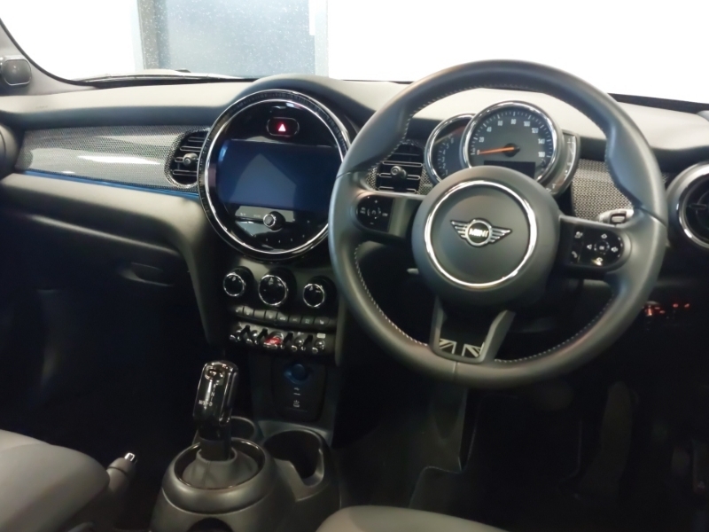 Mini Hatch 1.5 Cooper Exclusive Red #4