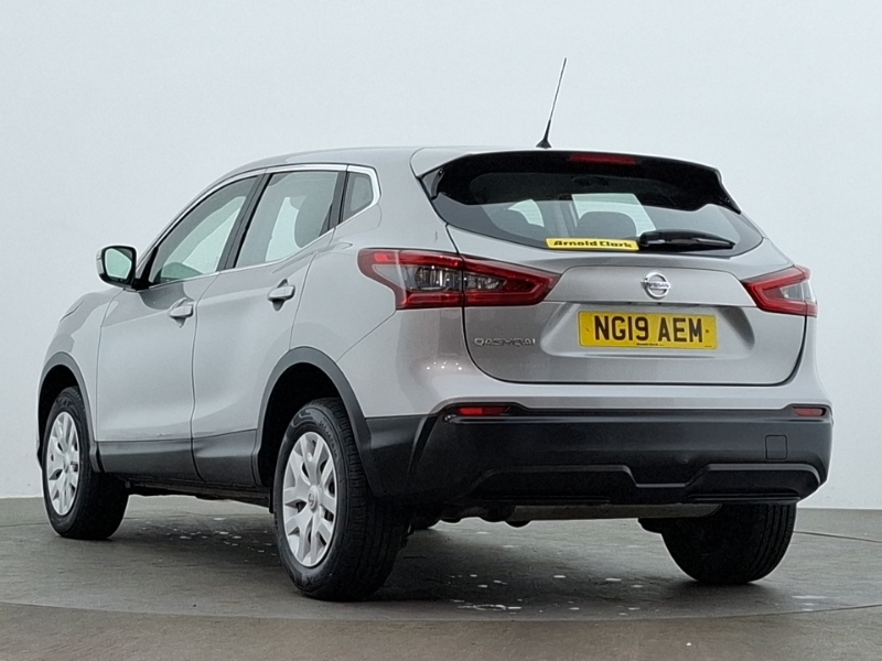 Nissan Qashqai Hatchback Black #2