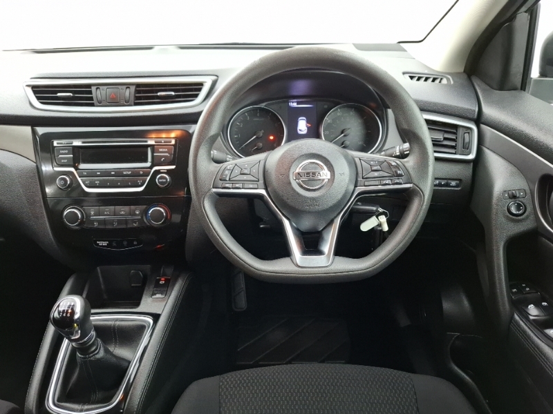 Nissan Qashqai Hatchback Black #8