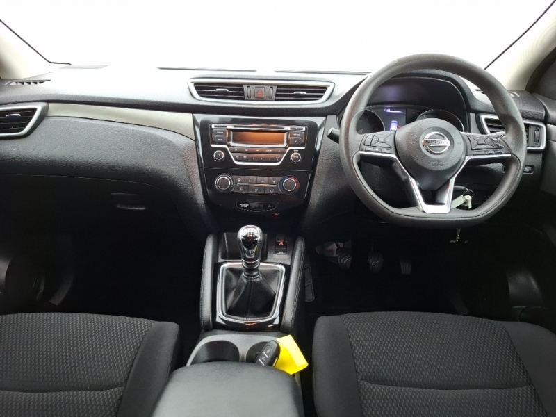 Nissan Qashqai Hatchback Black #3