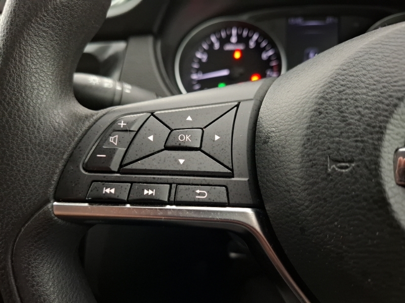 Nissan Qashqai Hatchback Black #12