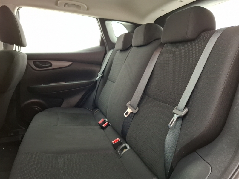 Nissan Qashqai Hatchback Black #6