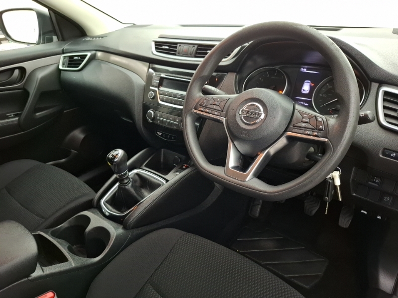 Nissan Qashqai Hatchback Black #17