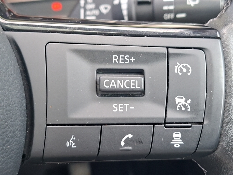 Nissan Qashqai 1.5 E-power Tekna Hatchback White #13