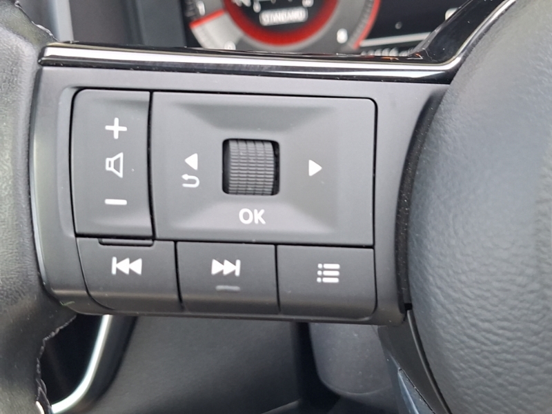 Nissan Qashqai 1.5 E-power Tekna Hatchback White #12