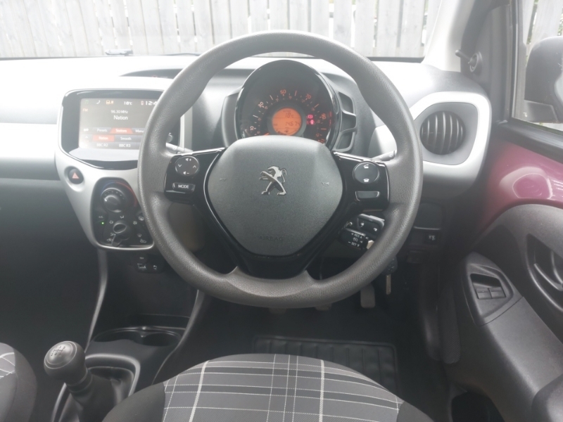 Peugeot 108 1.0 Active Black #8