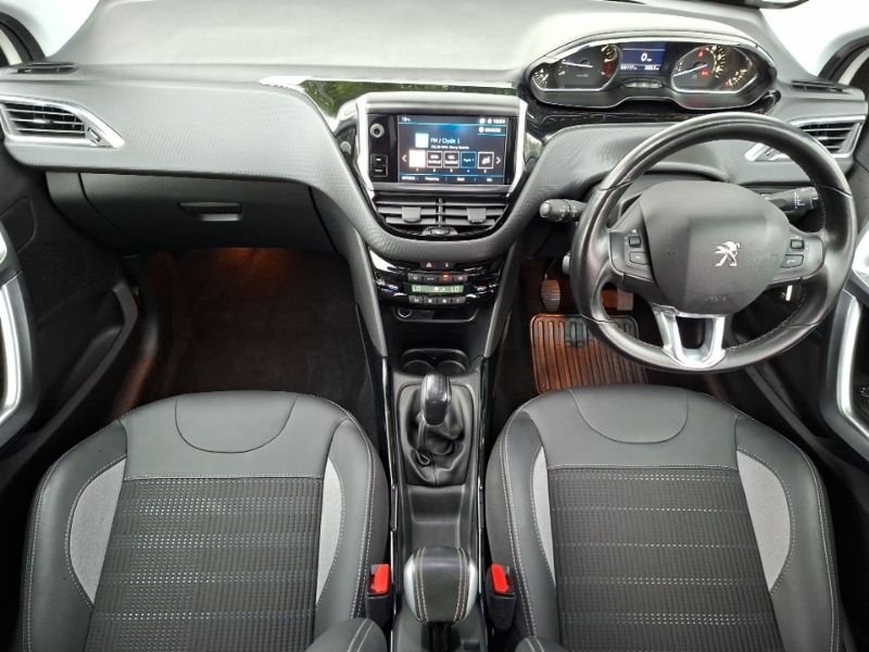 Peugeot 2008 1.2 Puretech Allure Premium Start Stop White #3
