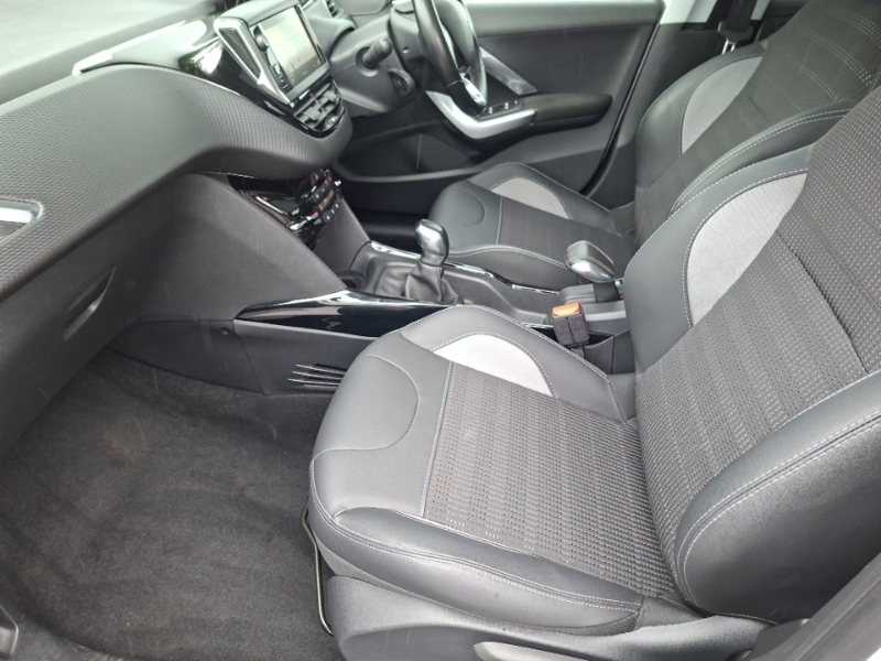 Peugeot 2008 1.2 Puretech Allure Premium Start Stop White #5