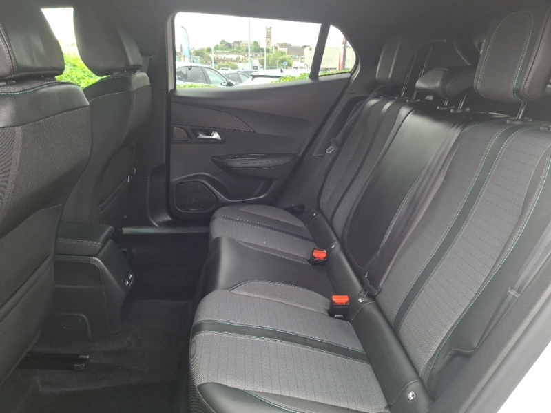 Peugeot e-2008 100Kw Allure Premium 50Kwh White #6