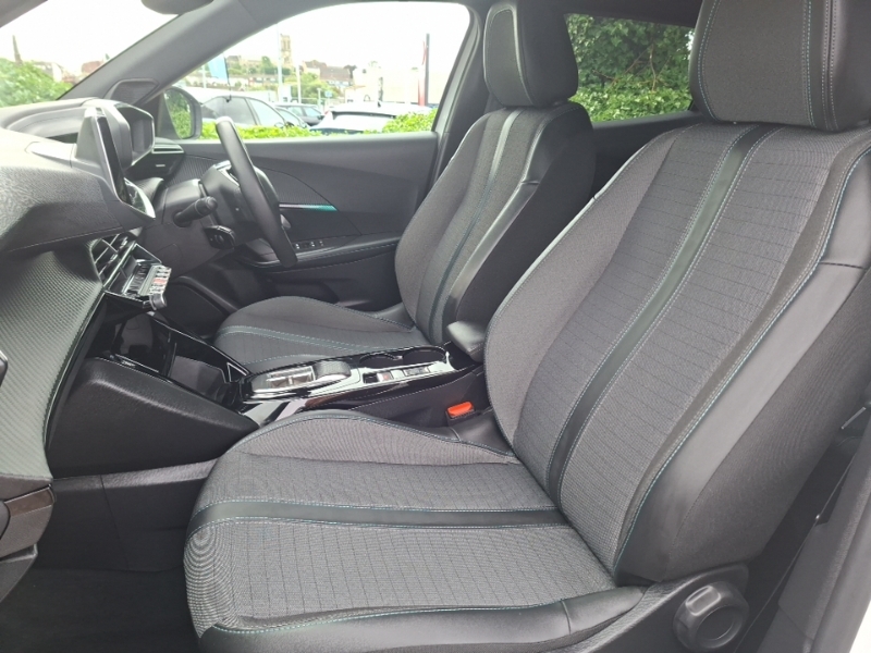 Peugeot e-2008 100Kw Allure Premium 50Kwh White #5