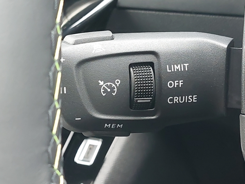 Peugeot 2008 1.2 Puretech Allure Black #16