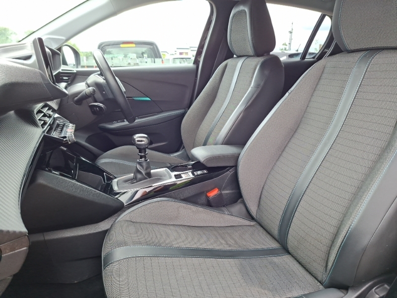 Peugeot 208 1.2 Puretech 100 Allure Premium MW70LFJ Black #5