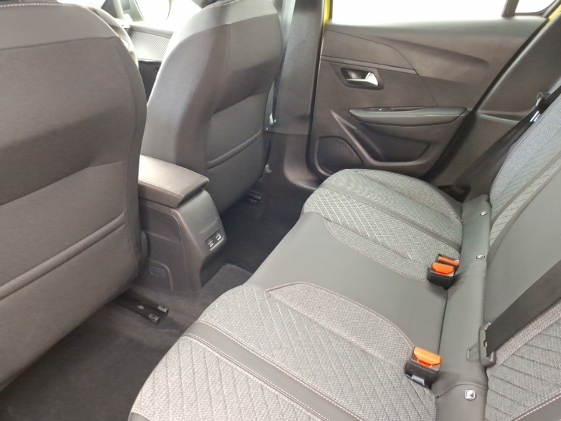Peugeot 208 1.2 Hybrid 110 Allure E-dsc6 Yellow #6