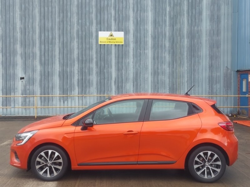 Renault Clio 1.6 E-tech Full Hybrid 145 Evolution Orange #4