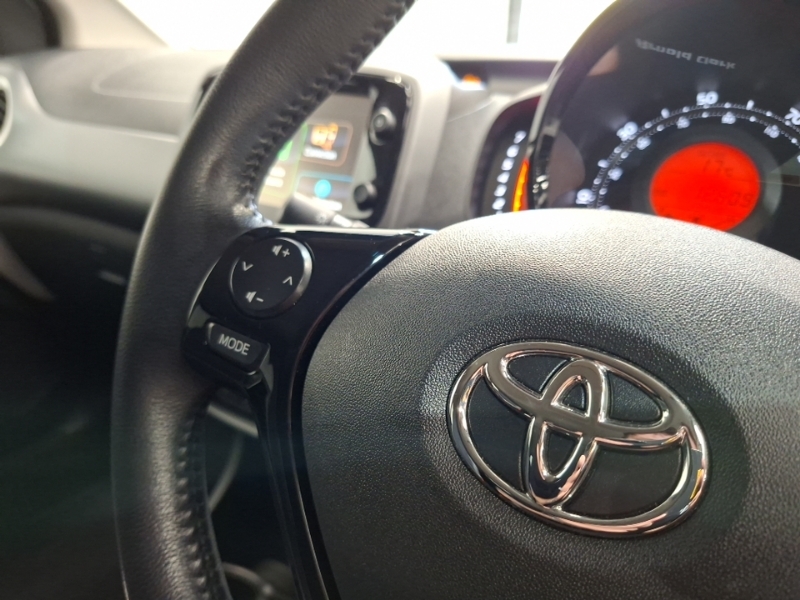 Toyota Aygo Hatchback 1.0 Red #17
