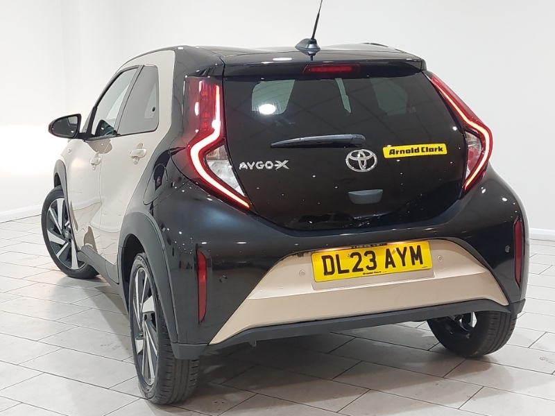 Toyota Aygo X 1.0 Vvt-i Edge Parking Beige #2