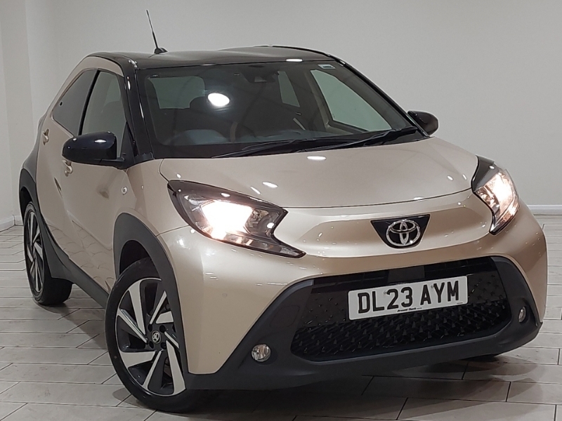 Toyota Aygo X 1.0 Vvt-i Edge Parking Beige