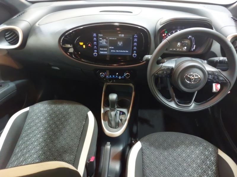 Toyota Aygo X 1.0 Vvt-i Edge Parking Beige #3