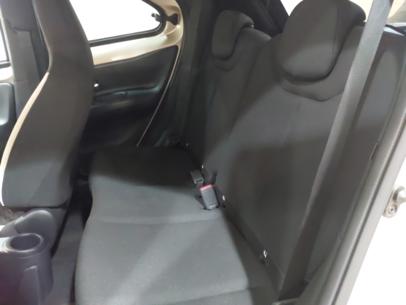 Toyota Aygo X 1.0 Vvt-i Edge Parking Beige #6
