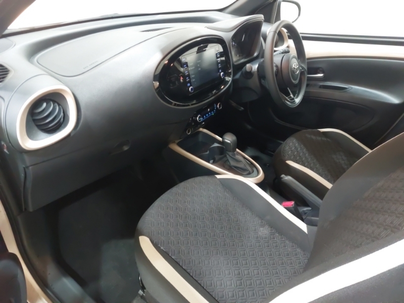 Toyota Aygo X 1.0 Vvt-i Edge Parking Beige #5