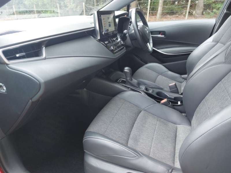 Toyota Corolla 1.8 Vvt-i Hybrid Design Cvt Panoramic Roof Red #5