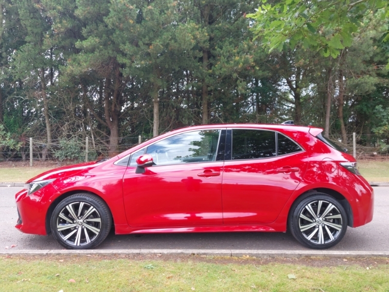 Toyota Corolla 1.8 Vvt-i Hybrid Design Cvt Panoramic Roof Red #4