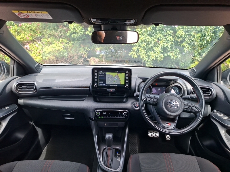Toyota Yaris Design White #3