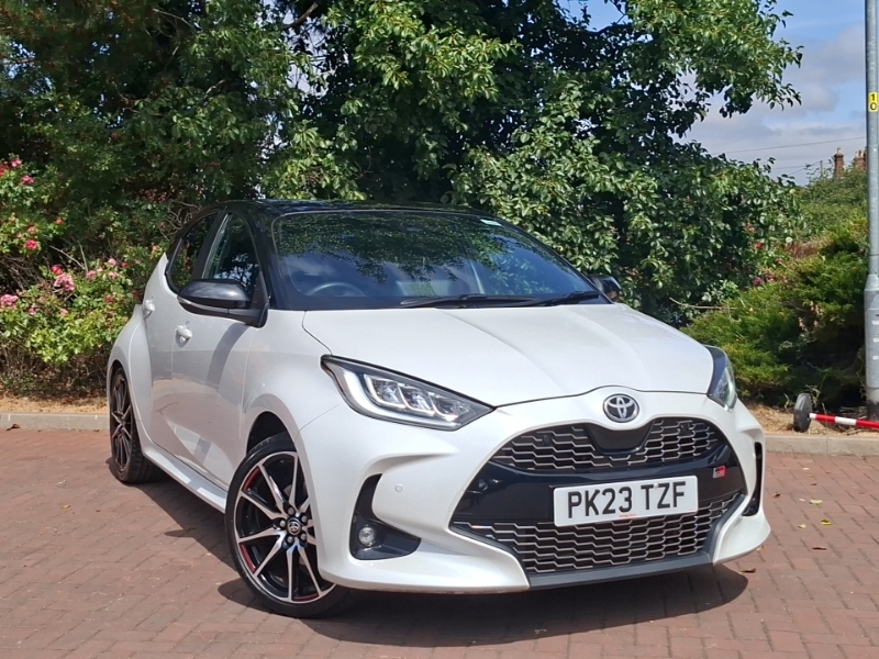 Toyota Yaris Design White #1
